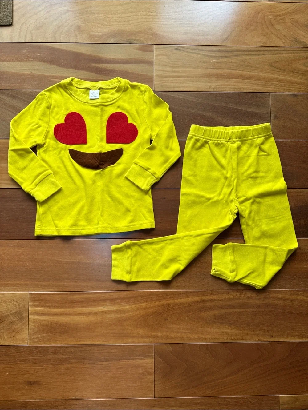 Homemade Halloween Costume Kids Yellow Heart-Eyes Emoji Pajama Set 3T